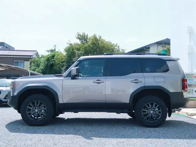 トヨタ ランドクルーザー ２５０ VX 千葉県 2025(令7)年 0.1千km アバンギャルドブロンズメタリック 登録済未使用車/トヨタチームメイト/・ドライバーモニターカメラ/・緊急時操舵支援/・フロントクロストラフィックアラート（FCTA）/・レーンチェンジアシスト（LCA）/ルーフレール/デジタルインナーミラー/ドライブレコーダー/12.3インチディスプレイオーディオ/・フルセグTV/・マルチビューカメラ/・Bluetooth/トヨタセーフティセンス/・プリクラッシュセーフティ/・レーントレーシングアシスト/・レーンディパーチャーアラート/・レーダークルーズコントロール/・アダクティブハイビームアシスト/・ロードサインアシスト/・ドライバー異常対応システム/・プロアクティブドライビングアシスト/・発進遅れ告知機能/・緊急操舵支援/・フロントクロストラフィックアラート/・レーンテェンジアシスト/LEDヘッドライト/フォグライト/シートヒーター/ベンチレーション/ステアリングヒーター/クロレザーシート/パワーバックドア/ETC2.0/ブレーキホールド/プッシュスタート/スマートキー×2/保証書