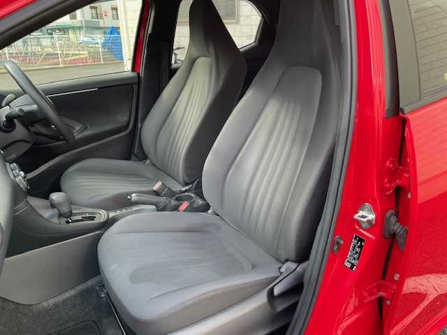 トヨタ ヤリス X 埼玉県 2023(令5)年 0.7万km ブラック/コーラルクリスタルシャイン ワンオーナー/Toyota Safety Sense/   ・プリクラッシュセーフティ/   ・レーンディパーチャーアラート/   ・ロードサインアシスト/   ・オートマチックハイビーム/   ・レーダークルーズコントロール/   ・先行車発進告知機能/純正T-Connectナビ/　DTV/BT/Apple CarPlay/バックカメラ/前後社外ドライブレコーダー（型式：TZ-DR210）/プッシュスタート/スマートキー/スペアキー×1/ビルトインETC/純正フロアマット