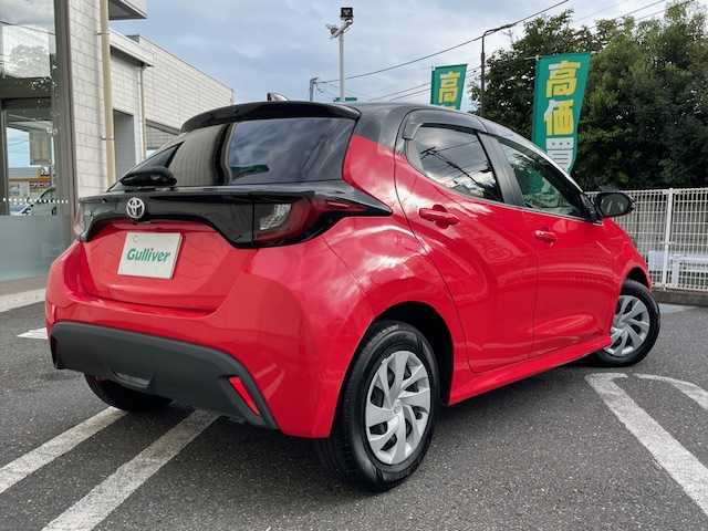 トヨタ ヤリス X 埼玉県 2023(令5)年 0.7万km ブラック/コーラルクリスタルシャイン ワンオーナー/Toyota Safety Sense/   ・プリクラッシュセーフティ/   ・レーンディパーチャーアラート/   ・ロードサインアシスト/   ・オートマチックハイビーム/   ・レーダークルーズコントロール/   ・先行車発進告知機能/純正T-Connectナビ/　DTV/BT/Apple CarPlay/バックカメラ/前後社外ドライブレコーダー（型式：TZ-DR210）/プッシュスタート/スマートキー/スペアキー×1/ビルトインETC/純正フロアマット