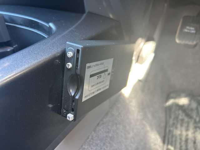 トヨタ ハイラックス サーフ SSR－X LTD 埼玉県 2007(平19)年 14.4万km ブラック ＥＴＣ　/バックカメラ　/純正フロア　/純オーディオ　/ＦＭ／ＡＭ／ＴＶ／ＡＵＸ／ＢＴ／ＳＤ／ＣＤ／ＤＶＤ　/４ＷＤ　/ＬＥＤライト　/センターデフロック　/カロゼリアオーディオ　/レーダー探知機/ルーフレール/社外ナビ/17インチ社外アルミホイール/スペアキー3本/保証書　/取扱説明書