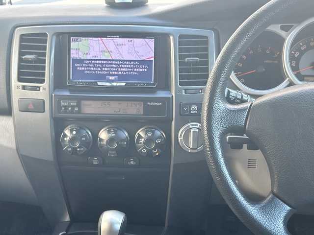 トヨタ ハイラックス サーフ SSR－X LTD 埼玉県 2007(平19)年 14.4万km ブラック ＥＴＣ　/バックカメラ　/純正フロア　/純オーディオ　/ＦＭ／ＡＭ／ＴＶ／ＡＵＸ／ＢＴ／ＳＤ／ＣＤ／ＤＶＤ　/４ＷＤ　/ＬＥＤライト　/センターデフロック　/カロゼリアオーディオ　/レーダー探知機/ルーフレール/社外ナビ/17インチ社外アルミホイール/スペアキー3本/保証書　/取扱説明書