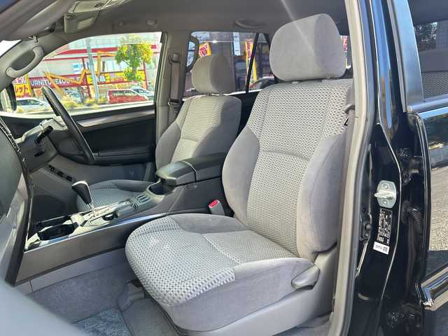 トヨタ ハイラックス サーフ SSR－X LTD 埼玉県 2007(平19)年 14.4万km ブラック ＥＴＣ　/バックカメラ　/純正フロア　/純オーディオ　/ＦＭ／ＡＭ／ＴＶ／ＡＵＸ／ＢＴ／ＳＤ／ＣＤ／ＤＶＤ　/４ＷＤ　/ＬＥＤライト　/センターデフロック　/カロゼリアオーディオ　/レーダー探知機/ルーフレール/社外ナビ/17インチ社外アルミホイール/スペアキー3本/保証書　/取扱説明書