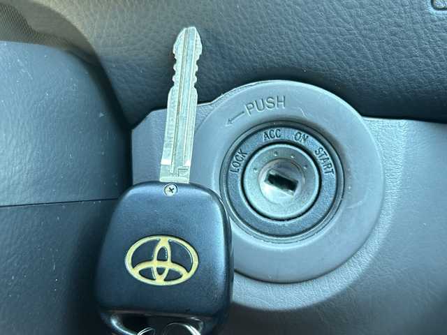 トヨタ ハイラックス サーフ SSR－X LTD 埼玉県 2007(平19)年 14.4万km ブラック ＥＴＣ　/バックカメラ　/純正フロア　/純オーディオ　/ＦＭ／ＡＭ／ＴＶ／ＡＵＸ／ＢＴ／ＳＤ／ＣＤ／ＤＶＤ　/４ＷＤ　/ＬＥＤライト　/センターデフロック　/カロゼリアオーディオ　/レーダー探知機/ルーフレール/社外ナビ/17インチ社外アルミホイール/スペアキー3本/保証書　/取扱説明書