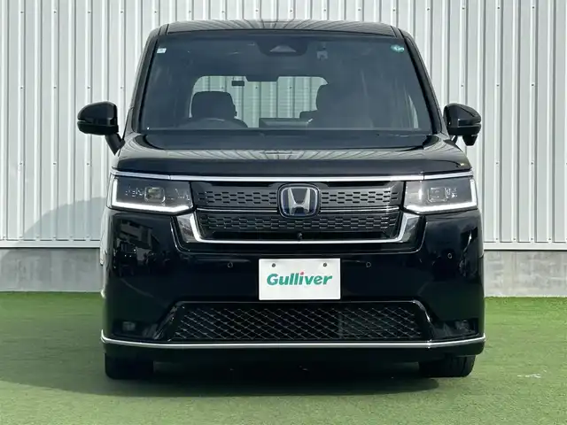 ホンダ ステップワゴン スパーダ eHEV プレミアムライン 香川県 2024(令6)年 1.4万km クリスタルブラックパール 純正11.4インチHonda CONNECTナビ/→フルセグ/CD/DVD/Bluetooth/USB/→Apple CarPlay/Android Auto/純正15.6インチリア席モニター/Honda SENSING/・マルチビューカメラシステム/・ACC（渋滞追従機能付アダプティブクルーズコントロール/・LKAS（車線維持支援システム）/・CMBS（衝突軽減ブレーキ）/・前後誤発進抑制機能/・ブラインドスポットインフォメーション/・アダプティブドライビングビーム/LEDオートライト/ハーフレザーシート/前席/二列目シートヒーター/オットマン/両側パワースライドドア/ハンズフリーアクセスパワーテールゲート/電子パーキング/オートブレーキホールド/革巻きステアリング/ハンドルリモコン/パドルシフト/純正17インチアルミ/純正フロアマット/アイドリングストップ/プッシュスタート/キーレス