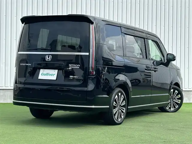 ホンダ ステップワゴン スパーダ eHEV プレミアムライン 香川県 2024(令6)年 1.4万km クリスタルブラックパール 純正11.4インチHonda CONNECTナビ/→フルセグ/CD/DVD/Bluetooth/USB/→Apple CarPlay/Android Auto/純正15.6インチリア席モニター/Honda SENSING/・マルチビューカメラシステム/・ACC（渋滞追従機能付アダプティブクルーズコントロール/・LKAS（車線維持支援システム）/・CMBS（衝突軽減ブレーキ）/・前後誤発進抑制機能/・ブラインドスポットインフォメーション/・アダプティブドライビングビーム/LEDオートライト/ハーフレザーシート/前席/二列目シートヒーター/オットマン/両側パワースライドドア/ハンズフリーアクセスパワーテールゲート/電子パーキング/オートブレーキホールド/革巻きステアリング/ハンドルリモコン/パドルシフト/純正17インチアルミ/純正フロアマット/アイドリングストップ/プッシュスタート/キーレス