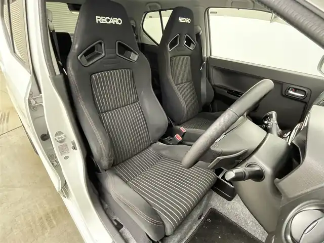 スズキ アルト ワークス 岡山県 2019(平31)年 5.3万km ピュアホワイトP 社外ナビ MR-MZ077/地デジ/Bluetooth/CD/DVD/USB/バックカメラ/ETC/衝突軽減ブレーキ/LEDヘッドライト/オートライト/パドルシフト /レカロシート/ブリッツ車高調/車内純正サス積み込み/フロアマット/プッシュスタート /スマートキー/ターボ/ドアバイザー