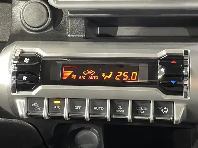 スズキ クロスビー HYBRID MZ 愛知県 2020(令2)年 4.8万km バーニングレッドパールメタリック/ブラック2トーン ナビ/衝突軽減ブレーキ/レーダークルーズコントロール/シートヒーター/LEDヘッドライト/ETC/Bluetooth/コーナーセンサー/レーンキープアシスト/オートハイビーム/プッシュスタート/スマートキー/CD/DVD再生/アイドリングストップ/ミュージックサーバー/純正フロアマット/純正アルミホイール/オートライト/禁煙車/2トーンカラー/パドルシフト/ウィンカーミラー/電動格納ミラー/フォグランプ/ISOFIX/シートバックテーブル/オートエアコン/横滑り防止装置/盗難警報装着車