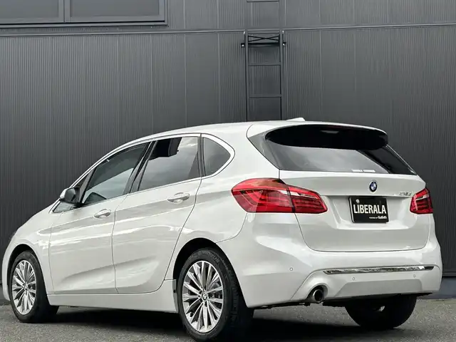 ＢＭＷ ２１８ｄ アクティブツアラー ラグジュアリー 福岡県 2020(令2)年 2万km ミネラルホワイト アドバンスドアクティブセーフティパッケージ/ヘッドアップディスプレイ/ドライビングアシストプラス/アクティブクルーズコントロール/レーンディパーチャーワーニング/衝突回避軽減ブレーキ/コンフォートアクセス/ドライブレコーダー/純正17インチアルミ/LEDヘッドライト/オートライト/インテリジェントセーフティ/黒革シート/シートヒーター/パワーシート/電動リアゲート