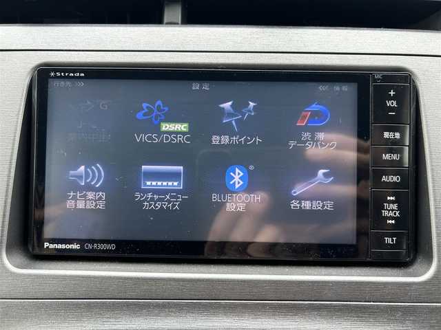 トヨタ プリウス S 和歌山県 2014(平26)年 6.1万km ブラック (株)IDOMが運営する【じしゃロン和歌山店】の自社ローン専用車両になります。こちらは現金またはオートローンご利用時の価格です。自社ローンご希望の方は別途その旨お申付け下さい/純正ナビ /Bluetooth/TV/バックカメラ/社外18インチアルミ/ドライブレコーダー/ビルトインETC/スマートキー/プッシュスタート/保証書/取扱説明書/スペアキー