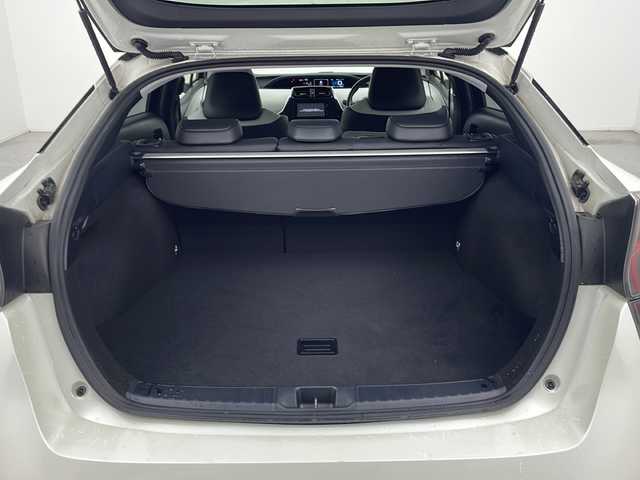 トヨタ プリウス S ツーリングセレクション 三重県 2016(平28)年 6万km ホワイトパールクリスタルシャイン 禁煙車/純正ナビ/・フルセグ/Bluetooth/CD/DVD/AM/FM/モデリスタエアロ/レーダークルーズコントロール/バックカメラ/前席シートヒーター/オートハイビーム/LＥＤフォグ/プリクラッシュセーフティ/レーンキープアシスト/革巻ステアリング/プッシュスタート/スマートキー/ドライブレコーダー/ウィンカーミラー/電動格納ミラー/純正17インチＡＷ