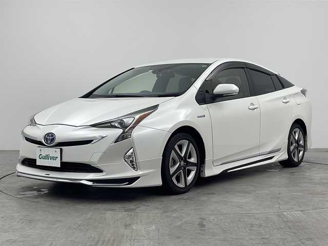 トヨタ プリウス S ツーリングセレクション 三重県 2016(平28)年 6万km ホワイトパールクリスタルシャイン 禁煙車/純正ナビ/・フルセグ/Bluetooth/CD/DVD/AM/FM/モデリスタエアロ/レーダークルーズコントロール/バックカメラ/前席シートヒーター/オートハイビーム/LＥＤフォグ/プリクラッシュセーフティ/レーンキープアシスト/革巻ステアリング/プッシュスタート/スマートキー/ドライブレコーダー/ウィンカーミラー/電動格納ミラー/純正17インチＡＷ