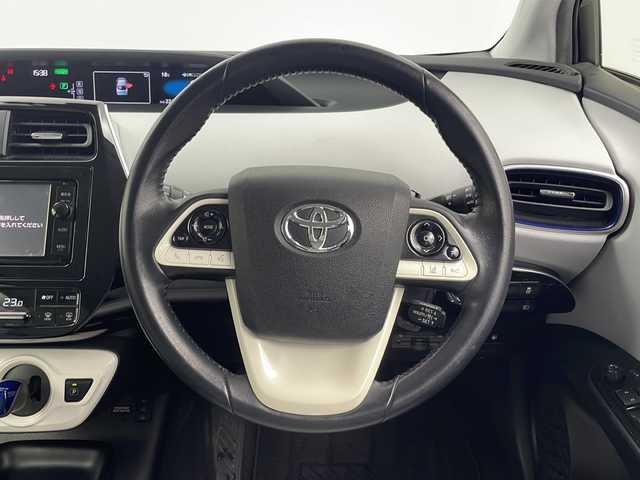 トヨタ プリウス S ツーリングセレクション 三重県 2016(平28)年 6万km ホワイトパールクリスタルシャイン 禁煙車/純正ナビ/・フルセグ/Bluetooth/CD/DVD/AM/FM/モデリスタエアロ/レーダークルーズコントロール/バックカメラ/前席シートヒーター/オートハイビーム/LＥＤフォグ/プリクラッシュセーフティ/レーンキープアシスト/革巻ステアリング/プッシュスタート/スマートキー/ドライブレコーダー/ウィンカーミラー/電動格納ミラー/純正17インチＡＷ