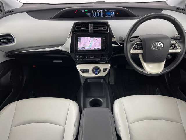 トヨタ プリウス S ツーリングセレクション 大阪府 2016(平28)年 6万km ホワイトパールクリスタルシャイン 禁煙車/モデリスタエアロ/トヨタセーフティーセンス/　・プリクラッシュセーフティ/　・レーダークルーズコントロール/　・レーンディパーチャーアラート/　・オートマチックハイビーム/純正ナビ/　（Bluetooth/CD/DVD）/フルセグTV/バックカメラ/合皮シート/シートヒーター/LEDヘッドライト/オートライト/フォグランプ/純正17インチアルミホイール/純正フロアマット/コーナーセンサー/スマートキー/ETC