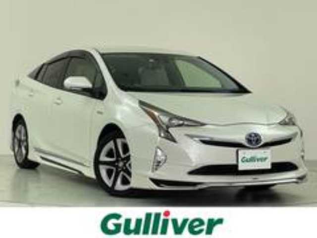 トヨタ プリウス S ツーリングセレクション 大阪府 2016(平28)年 6万km ホワイトパールクリスタルシャイン 禁煙車/モデリスタエアロ/トヨタセーフティーセンス/　・プリクラッシュセーフティ/　・レーダークルーズコントロール/　・レーンディパーチャーアラート/　・オートマチックハイビーム/純正ナビ/　（Bluetooth/CD/DVD）/フルセグTV/バックカメラ/合皮シート/シートヒーター/LEDヘッドライト/オートライト/フォグランプ/純正17インチアルミホイール/純正フロアマット/コーナーセンサー/スマートキー/ETC