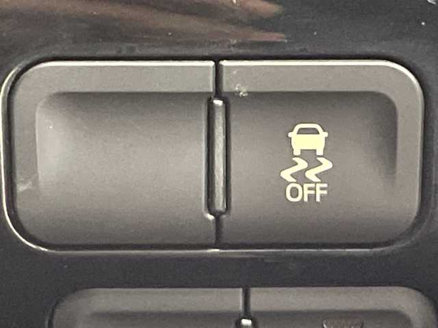 トヨタ プリウス S ツーリングセレクション 大阪府 2016(平28)年 6万km ホワイトパールクリスタルシャイン 禁煙車/モデリスタエアロ/トヨタセーフティーセンス/　・プリクラッシュセーフティ/　・レーダークルーズコントロール/　・レーンディパーチャーアラート/　・オートマチックハイビーム/純正ナビ/　（Bluetooth/CD/DVD）/フルセグTV/バックカメラ/合皮シート/シートヒーター/LEDヘッドライト/オートライト/フォグランプ/純正17インチアルミホイール/純正フロアマット/コーナーセンサー/スマートキー/ETC