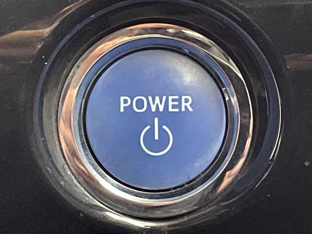 トヨタ プリウス S ツーリングセレクション 大阪府 2016(平28)年 6万km ホワイトパールクリスタルシャイン 禁煙車/モデリスタエアロ/トヨタセーフティーセンス/　・プリクラッシュセーフティ/　・レーダークルーズコントロール/　・レーンディパーチャーアラート/　・オートマチックハイビーム/純正ナビ/　（Bluetooth/CD/DVD）/フルセグTV/バックカメラ/合皮シート/シートヒーター/LEDヘッドライト/オートライト/フォグランプ/純正17インチアルミホイール/純正フロアマット/コーナーセンサー/スマートキー/ETC