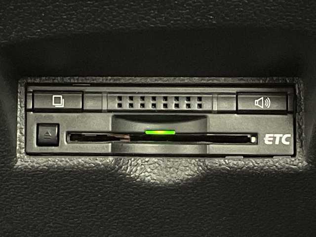 トヨタ プリウス S ツーリングセレクション 大阪府 2016(平28)年 6万km ホワイトパールクリスタルシャイン 禁煙車/モデリスタエアロ/トヨタセーフティーセンス/　・プリクラッシュセーフティ/　・レーダークルーズコントロール/　・レーンディパーチャーアラート/　・オートマチックハイビーム/純正ナビ/　（Bluetooth/CD/DVD）/フルセグTV/バックカメラ/合皮シート/シートヒーター/LEDヘッドライト/オートライト/フォグランプ/純正17インチアルミホイール/純正フロアマット/コーナーセンサー/スマートキー/ETC