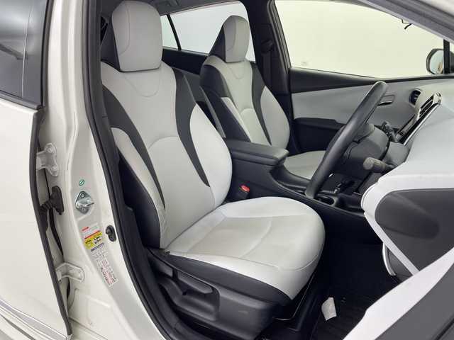 トヨタ プリウス S ツーリングセレクション 大阪府 2016(平28)年 6万km ホワイトパールクリスタルシャイン 禁煙車/モデリスタエアロ/トヨタセーフティーセンス/　・プリクラッシュセーフティ/　・レーダークルーズコントロール/　・レーンディパーチャーアラート/　・オートマチックハイビーム/純正ナビ/　（Bluetooth/CD/DVD）/フルセグTV/バックカメラ/合皮シート/シートヒーター/LEDヘッドライト/オートライト/フォグランプ/純正17インチアルミホイール/純正フロアマット/コーナーセンサー/スマートキー/ETC