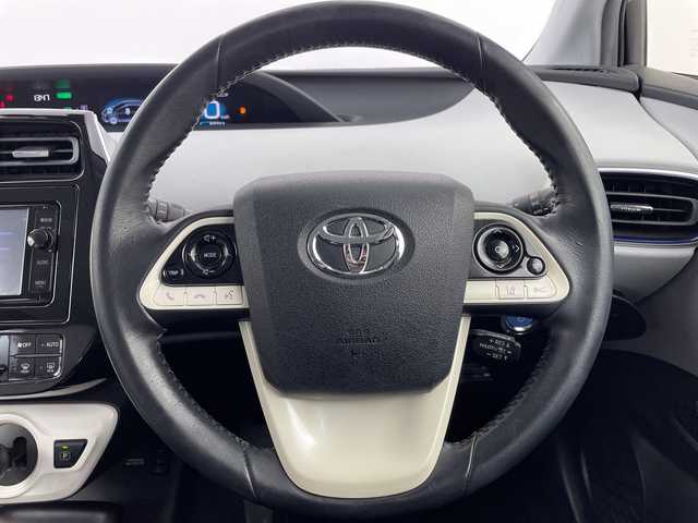 トヨタ プリウス S ツーリングセレクション 大阪府 2016(平28)年 6万km ホワイトパールクリスタルシャイン 禁煙車/モデリスタエアロ/トヨタセーフティーセンス/　・プリクラッシュセーフティ/　・レーダークルーズコントロール/　・レーンディパーチャーアラート/　・オートマチックハイビーム/純正ナビ/　（Bluetooth/CD/DVD）/フルセグTV/バックカメラ/合皮シート/シートヒーター/LEDヘッドライト/オートライト/フォグランプ/純正17インチアルミホイール/純正フロアマット/コーナーセンサー/スマートキー/ETC