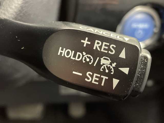 トヨタ プリウス S ツーリングセレクション 大阪府 2016(平28)年 6万km ホワイトパールクリスタルシャイン 禁煙車/モデリスタエアロ/トヨタセーフティーセンス/　・プリクラッシュセーフティ/　・レーダークルーズコントロール/　・レーンディパーチャーアラート/　・オートマチックハイビーム/純正ナビ/　（Bluetooth/CD/DVD）/フルセグTV/バックカメラ/合皮シート/シートヒーター/LEDヘッドライト/オートライト/フォグランプ/純正17インチアルミホイール/純正フロアマット/コーナーセンサー/スマートキー/ETC