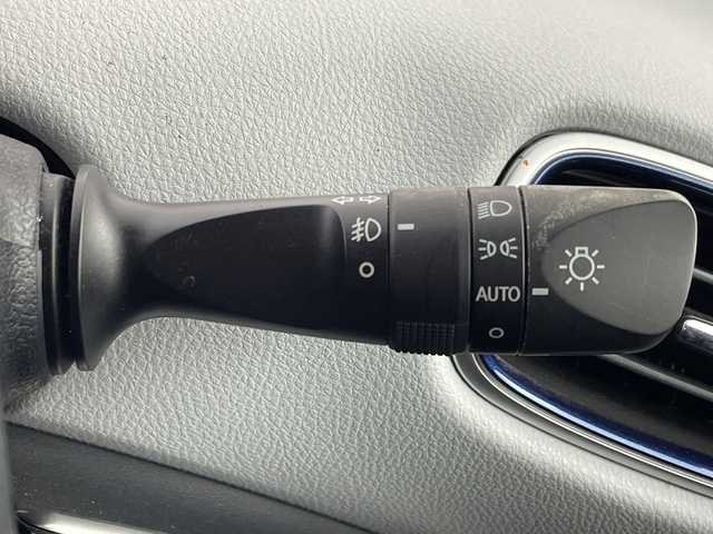 トヨタ プリウス S ツーリングセレクション 大阪府 2016(平28)年 6万km ホワイトパールクリスタルシャイン 禁煙車/モデリスタエアロ/トヨタセーフティーセンス/　・プリクラッシュセーフティ/　・レーダークルーズコントロール/　・レーンディパーチャーアラート/　・オートマチックハイビーム/純正ナビ/　（Bluetooth/CD/DVD）/フルセグTV/バックカメラ/合皮シート/シートヒーター/LEDヘッドライト/オートライト/フォグランプ/純正17インチアルミホイール/純正フロアマット/コーナーセンサー/スマートキー/ETC