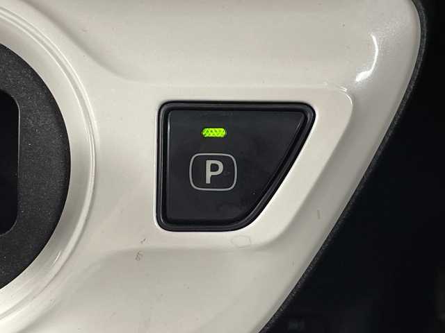 トヨタ プリウス S ツーリングセレクション 大阪府 2016(平28)年 6万km ホワイトパールクリスタルシャイン 禁煙車/モデリスタエアロ/トヨタセーフティーセンス/　・プリクラッシュセーフティ/　・レーダークルーズコントロール/　・レーンディパーチャーアラート/　・オートマチックハイビーム/純正ナビ/　（Bluetooth/CD/DVD）/フルセグTV/バックカメラ/合皮シート/シートヒーター/LEDヘッドライト/オートライト/フォグランプ/純正17インチアルミホイール/純正フロアマット/コーナーセンサー/スマートキー/ETC