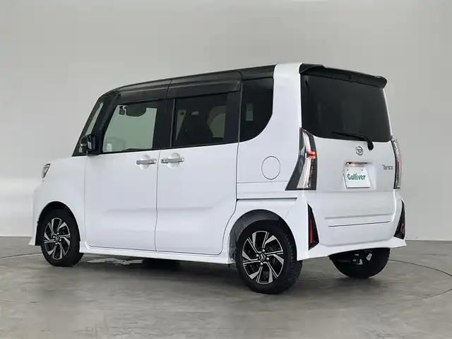 ダイハツ タント カスタム X 埼玉県 2023(令5)年 0.9万km ブラックマイカメタリック/シャイニングホワイトパール 純正9インチスマホ連携ディスプレイオーディオ/ フルセグTV Bluetooth 外部接続端子：USB/HDMI/スマートクルーズパック/レーンキープコントロール/アダプティブクルーズコントロール/スマートアシスト/衝突回避支援ブレーキ機能/衝突警報機能/ブレーキ制御付誤発進抑制機能（前後）/車線逸脱抑制制御機能/車線逸脱警報機能/路側逸脱警報機能/ふらつき警報/ドライブアシストイルミネーション/スマートパノラマパーキングパック/スマートパノラマパーキングアシスト/ステアリングスイッチ（パノラマモニター及び駐車支援用）/ヒーテッドドアミラー/両側パワースライドドア/ビルトインETC2.0/オールシーズンタイヤ（Vector 4Seasons）/純正14インチAW