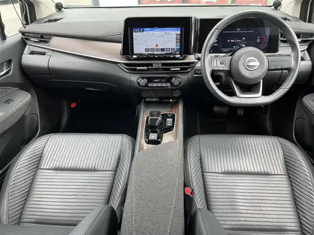 日産 オーラ G レザーエディション 奈良県 2022(令4)年 2.7万km ピュアホワイトパール / スーパーブラック 2トーン 社外ナビ　/フルセグ　/ＤＶＤ　/Ｂｌｕｅｔｏｏｔｈ　/全方位カメラ　/ＥＴＣ　/前後ドライブレコーダー　/レザーシート　/社外フロアマット　/純正アルミホイール　/オートLEDライト/衝突被害軽減ブレーキ　/W+サイド+カーテンエアバッグ/保証書
