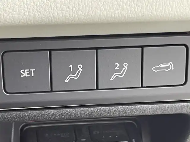 マツダ ＣＸ－６０ XD HV エクスクルーシブモダン 千葉県 2022(令4)年 2.1万km ロジウムホワイトプレミアムメタリック スマートブレーキサポート/・前方検知機能/・右直事故回避アシスト機能/・前進時左右接近物検知機能/・交差点事故回避アシスト機能/・後退時検知機能/・後退時左右接近物検知機能/・降車支援機能付きブラインドスポットモニタリング/・レーンキープアシストシステム/・緊急時車線維持支援/・接近車両検知（前側方／後側方）/純正12.3型センターディスプレイ/・AM/FMラジオ/・BOSEサウンドシステム（12スピーカー）/・Apple CarPlay/・Android Auto/・地デジチューナー/4WD ヒルディセントコントロール/ホワイトレザーシート/・運転席助手席パワーシート/・シートヒーター / エアーシート/パワーバックドア/スマートキー