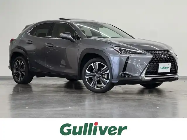 レクサス ＵＸ 250h バージョンL 三重県 2021(令3)年 6.2万km マーキュリーグレーマイカ ハイブリッド/FF/MTモード付フロアCVT/純正 10.3型ナビ/（AM/FM/CD/DVD/Blu-ray/SD/SDREC/USB/Bluetooth/Miracast/AUX/フルセグTV）/【OP】パノラミックビューモニター/ドライブレコーダー 前方/ビルトインETC2.0/LEXUS Safety System＋/●プリクラッシュセーフティ/●レーントレーシングアシスト/●レーダークルコン（全車速追従機能付）/●アダプティブハイビームシステム/●ロードサインアシスト/・【OP】ブラインドスポットモニター＋パーキングサポートブレーキ（静止物＆後方接近車両）/・先行車発進告知機能/・【OP】ITS Conncect/装備/・3眼LEDヘッドライト/・ハンズフリーパワーバックドア/・本革シート（内装色：オーカー）/・シートヒーター＆ベンチレーション（D/N）/・ステアリングヒーター/・パワーシート（Dメモリー・電動ランバーサポート付8way/N8way）/・雨滴感応式ワイパー/・USB充電ジャックx2/・タイヤ空気圧警告表示［TPWS］/・純正18inAW＋ランフラットタイヤ/・保/取/ナビ取/・スマートキーx2&カードキーx1/など
