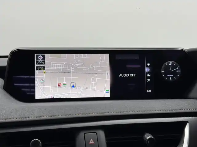 レクサス ＵＸ 250h バージョンL 三重県 2021(令3)年 6.2万km マーキュリーグレーマイカ ハイブリッド/FF/MTモード付フロアCVT/純正 10.3型ナビ/（AM/FM/CD/DVD/Blu-ray/SD/SDREC/USB/Bluetooth/Miracast/AUX/フルセグTV）/【OP】パノラミックビューモニター/ドライブレコーダー 前方/ビルトインETC2.0/LEXUS Safety System＋/●プリクラッシュセーフティ/●レーントレーシングアシスト/●レーダークルコン（全車速追従機能付）/●アダプティブハイビームシステム/●ロードサインアシスト/・【OP】ブラインドスポットモニター＋パーキングサポートブレーキ（静止物＆後方接近車両）/・先行車発進告知機能/・【OP】ITS Conncect/装備/・3眼LEDヘッドライト/・ハンズフリーパワーバックドア/・本革シート（内装色：オーカー）/・シートヒーター＆ベンチレーション（D/N）/・ステアリングヒーター/・パワーシート（Dメモリー・電動ランバーサポート付8way/N8way）/・雨滴感応式ワイパー/・USB充電ジャックx2/・タイヤ空気圧警告表示［TPWS］/・純正18inAW＋ランフラットタイヤ/・保/取/ナビ取/・スマートキーx2&カードキーx1/など