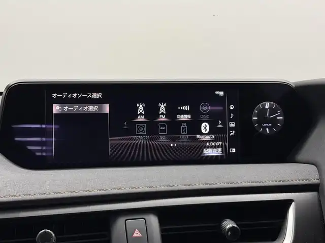 レクサス ＵＸ 250h バージョンL 三重県 2021(令3)年 6.2万km マーキュリーグレーマイカ ハイブリッド/FF/MTモード付フロアCVT/純正 10.3型ナビ/（AM/FM/CD/DVD/Blu-ray/SD/SDREC/USB/Bluetooth/Miracast/AUX/フルセグTV）/【OP】パノラミックビューモニター/ドライブレコーダー 前方/ビルトインETC2.0/LEXUS Safety System＋/●プリクラッシュセーフティ/●レーントレーシングアシスト/●レーダークルコン（全車速追従機能付）/●アダプティブハイビームシステム/●ロードサインアシスト/・【OP】ブラインドスポットモニター＋パーキングサポートブレーキ（静止物＆後方接近車両）/・先行車発進告知機能/・【OP】ITS Conncect/装備/・3眼LEDヘッドライト/・ハンズフリーパワーバックドア/・本革シート（内装色：オーカー）/・シートヒーター＆ベンチレーション（D/N）/・ステアリングヒーター/・パワーシート（Dメモリー・電動ランバーサポート付8way/N8way）/・雨滴感応式ワイパー/・USB充電ジャックx2/・タイヤ空気圧警告表示［TPWS］/・純正18inAW＋ランフラットタイヤ/・保/取/ナビ取/・スマートキーx2&カードキーx1/など