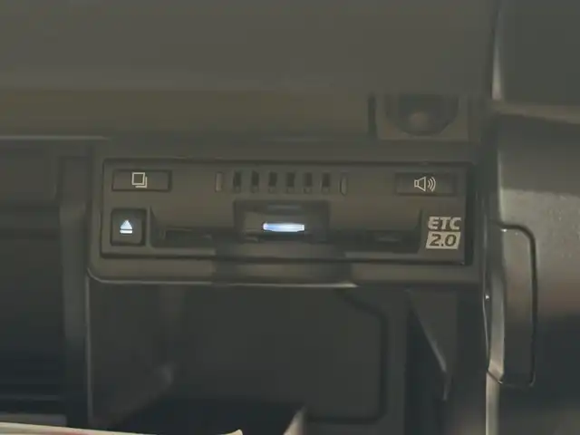 レクサス ＵＸ 250h バージョンL 三重県 2021(令3)年 6.2万km マーキュリーグレーマイカ ハイブリッド/FF/MTモード付フロアCVT/純正 10.3型ナビ/（AM/FM/CD/DVD/Blu-ray/SD/SDREC/USB/Bluetooth/Miracast/AUX/フルセグTV）/【OP】パノラミックビューモニター/ドライブレコーダー 前方/ビルトインETC2.0/LEXUS Safety System＋/●プリクラッシュセーフティ/●レーントレーシングアシスト/●レーダークルコン（全車速追従機能付）/●アダプティブハイビームシステム/●ロードサインアシスト/・【OP】ブラインドスポットモニター＋パーキングサポートブレーキ（静止物＆後方接近車両）/・先行車発進告知機能/・【OP】ITS Conncect/装備/・3眼LEDヘッドライト/・ハンズフリーパワーバックドア/・本革シート（内装色：オーカー）/・シートヒーター＆ベンチレーション（D/N）/・ステアリングヒーター/・パワーシート（Dメモリー・電動ランバーサポート付8way/N8way）/・雨滴感応式ワイパー/・USB充電ジャックx2/・タイヤ空気圧警告表示［TPWS］/・純正18inAW＋ランフラットタイヤ/・保/取/ナビ取/・スマートキーx2&カードキーx1/など