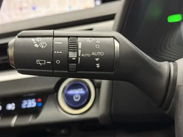 レクサス ＵＸ 250h バージョンL 三重県 2021(令3)年 6.2万km マーキュリーグレーマイカ ハイブリッド/FF/MTモード付フロアCVT/純正 10.3型ナビ/（AM/FM/CD/DVD/Blu-ray/SD/SDREC/USB/Bluetooth/Miracast/AUX/フルセグTV）/【OP】パノラミックビューモニター/ドライブレコーダー 前方/ビルトインETC2.0/LEXUS Safety System＋/●プリクラッシュセーフティ/●レーントレーシングアシスト/●レーダークルコン（全車速追従機能付）/●アダプティブハイビームシステム/●ロードサインアシスト/・【OP】ブラインドスポットモニター＋パーキングサポートブレーキ（静止物＆後方接近車両）/・先行車発進告知機能/・【OP】ITS Conncect/装備/・3眼LEDヘッドライト/・ハンズフリーパワーバックドア/・本革シート（内装色：オーカー）/・シートヒーター＆ベンチレーション（D/N）/・ステアリングヒーター/・パワーシート（Dメモリー・電動ランバーサポート付8way/N8way）/・雨滴感応式ワイパー/・USB充電ジャックx2/・タイヤ空気圧警告表示［TPWS］/・純正18inAW＋ランフラットタイヤ/・保/取/ナビ取/・スマートキーx2&カードキーx1/など