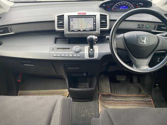 ホンダ フリード GH 長野県 2012(平24)年 11.4万km プレミアムブラキッシュパール ・純正7インチナビゲーション/CD DVD ワンセグTV/・バックカメラ/・ETC/・片側パワースライドドア/・アイドリングストップ/・スマートキー/・社外15インチアルミホイール