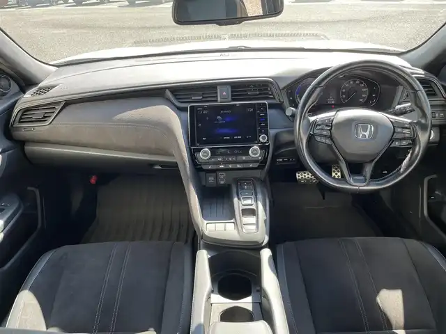 ホンダ インサイト EX・ブラックスタイル 熊本県 2020(令2)年 7.1万km プラチナホワイトパール 純正ナビ/・AM/FM/CD/DVD/BT/・フルセグTV/バックカメラ/CMBS（衝突被害軽減ブレーキ）/先行車検知/・発信お知らせ/路外逸脱抑制/レーンキープアシスト/ブライドスポットシステム/標識認識機能/ドライバー注意力モニター/前後パーキングセンサーシステム/レーダークルーズコントロール/・追従走行機能/・操舵支援機能/横滑り防止装置/ビルトインETC2.0/前後純正ドライブレコーダー/ハーフレザーシート/・D/Nパワーシート/・D/Nシートヒーター/純正ステアリング/・ステアリングスイッチ/・パドルシフト/電動格納ミラー/・ミラーヒーター/LEDヘッドライト/・オートライト/・フォグランプ/純正フロアマット/純正18インチAW/プッシュスタート/・スマートキー/・スペアキー