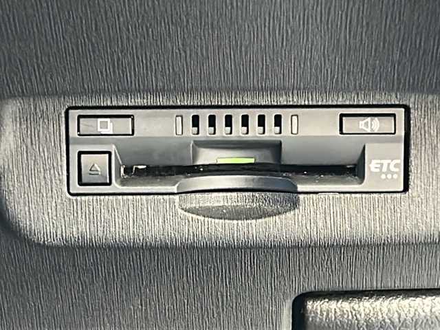 トヨタ プリウス G 広島県 2015(平27)年 7.4万km ブラック 禁煙/モデリスタエアロ/クルーズコントロール/純正８型ナビ（NSZA-X64T）/・フルセグ/CD/DVD/SD/SDREC/バックカメラ/革巻きステアリング/ステアリングスイッチ/オートライト/トノカバー/純正ドアバイザー/電動格納ウィンカーミラー/社外ドライブレコーダー（DC-DR412）/ETC/スマートキー/プッシュスタート/スペアキー/純正17インチアルミホイール