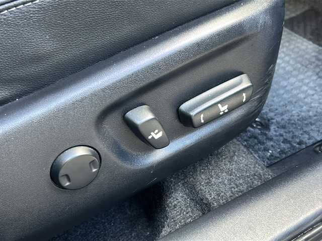 トヨタ プリウス G 広島県 2015(平27)年 7.4万km ブラック 禁煙/モデリスタエアロ/クルーズコントロール/純正８型ナビ（NSZA-X64T）/・フルセグ/CD/DVD/SD/SDREC/バックカメラ/革巻きステアリング/ステアリングスイッチ/オートライト/トノカバー/純正ドアバイザー/電動格納ウィンカーミラー/社外ドライブレコーダー（DC-DR412）/ETC/スマートキー/プッシュスタート/スペアキー/純正17インチアルミホイール