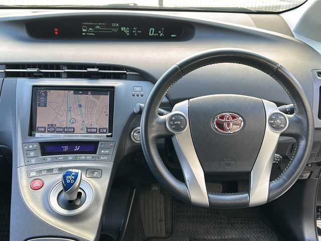 トヨタ プリウス G 広島県 2015(平27)年 7.4万km ブラック 禁煙/モデリスタエアロ/クルーズコントロール/純正８型ナビ（NSZA-X64T）/・フルセグ/CD/DVD/SD/SDREC/バックカメラ/革巻きステアリング/ステアリングスイッチ/オートライト/トノカバー/純正ドアバイザー/電動格納ウィンカーミラー/社外ドライブレコーダー（DC-DR412）/ETC/スマートキー/プッシュスタート/スペアキー/純正17インチアルミホイール