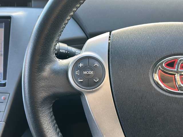 トヨタ プリウス G 広島県 2015(平27)年 7.4万km ブラック 禁煙/モデリスタエアロ/クルーズコントロール/純正８型ナビ（NSZA-X64T）/・フルセグ/CD/DVD/SD/SDREC/バックカメラ/革巻きステアリング/ステアリングスイッチ/オートライト/トノカバー/純正ドアバイザー/電動格納ウィンカーミラー/社外ドライブレコーダー（DC-DR412）/ETC/スマートキー/プッシュスタート/スペアキー/純正17インチアルミホイール