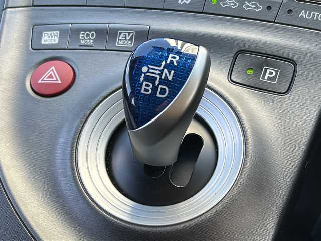 トヨタ プリウス G 広島県 2015(平27)年 7.4万km ブラック 禁煙/モデリスタエアロ/クルーズコントロール/純正８型ナビ（NSZA-X64T）/・フルセグ/CD/DVD/SD/SDREC/バックカメラ/革巻きステアリング/ステアリングスイッチ/オートライト/トノカバー/純正ドアバイザー/電動格納ウィンカーミラー/社外ドライブレコーダー（DC-DR412）/ETC/スマートキー/プッシュスタート/スペアキー/純正17インチアルミホイール