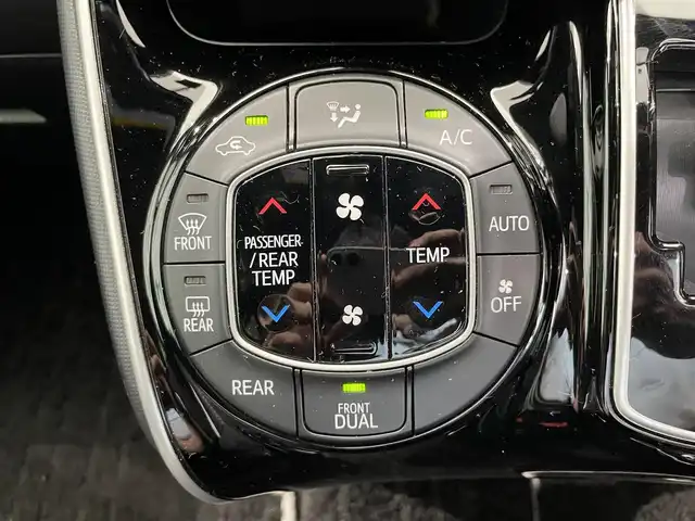 トヨタ ヴォクシー ZS 煌Ⅱ 鹿児島県 2020(令2)年 6.2万km ホワイトパールクリスタルシャイン 純正１０インチナビ【NSZN-Z68T】/(Bluetooth.TV.CD.DVD)/バックモニター/トヨタセーフティセンス/・レーンキープアシスト/・プリクラッシュセーフティ/・オートハイビーム/両側パワースライドドア /ETC2.0/純正ドライブレコーダー【DRT-H68A】/LEDヘッドライト/純正フロアマット/純正ドアバイザー