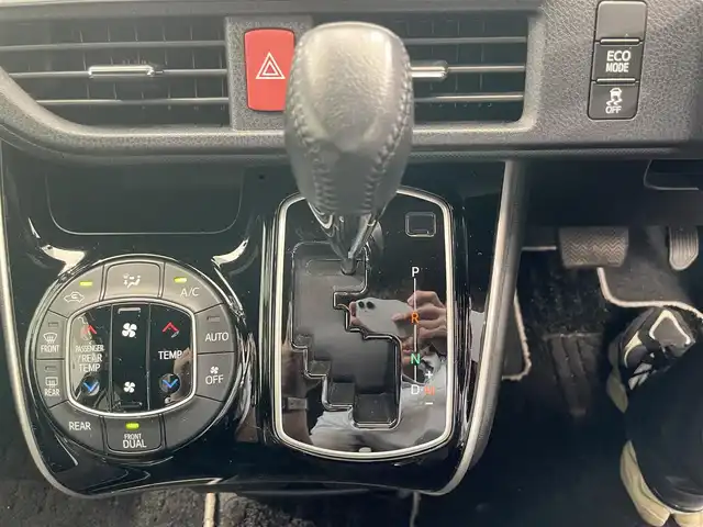 トヨタ ヴォクシー ZS 煌Ⅱ 鹿児島県 2020(令2)年 6.2万km ホワイトパールクリスタルシャイン 純正１０インチナビ【NSZN-Z68T】/(Bluetooth.TV.CD.DVD)/バックモニター/トヨタセーフティセンス/・レーンキープアシスト/・プリクラッシュセーフティ/・オートハイビーム/両側パワースライドドア /ETC2.0/純正ドライブレコーダー【DRT-H68A】/LEDヘッドライト/純正フロアマット/純正ドアバイザー