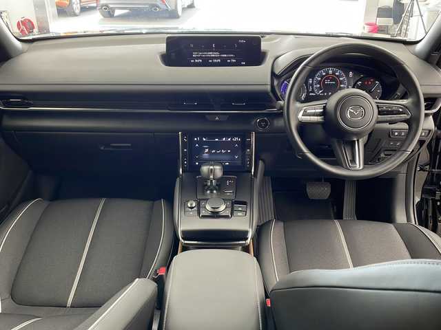 マツダ ＭＸ－３０ロータリーＥＶ エディションR 兵庫県 2023(令5)年 0.5万km 黒Ⅱ ・純正ナビ/Bluetooth/USB/HDMI/TV/・360°ビューモニター/・ビルトインETC/・車間維持制御/・速度標識警報/・ドライバーモニタリング/・前後側方接近車両検知/・車線逸脱警報システム/・ブラインドスポットモニタリング/・ディスタンス＆スピードアラート/・レーンキープアシストシステム/・スマートブレーキサポート/・スマートシティブレーキサポート/・緊急時車線維持支援/・パーキングセンサー/・ヘッドアップディスプレイ/・ハーフレザーシート/・運転席パワーシート/・前席シートヒーター/・革巻きステアリング/・パドルシフト/・ステアリングヒーター/・レーダークルーズコントロール/・アダプティブＬＥＤヘッドライト/・純正18インチアルミホイール