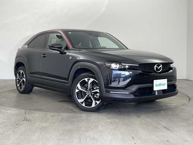 マツダ ＭＸ－３０ロータリーＥＶ エディションR 兵庫県 2023(令5)年 0.5万km 黒Ⅱ ・純正ナビ/Bluetooth/USB/HDMI/TV/・360°ビューモニター/・ビルトインETC/・車間維持制御/・速度標識警報/・ドライバーモニタリング/・前後側方接近車両検知/・車線逸脱警報システム/・ブラインドスポットモニタリング/・ディスタンス＆スピードアラート/・レーンキープアシストシステム/・スマートブレーキサポート/・スマートシティブレーキサポート/・緊急時車線維持支援/・パーキングセンサー/・ヘッドアップディスプレイ/・ハーフレザーシート/・運転席パワーシート/・前席シートヒーター/・革巻きステアリング/・パドルシフト/・ステアリングヒーター/・レーダークルーズコントロール/・アダプティブＬＥＤヘッドライト/・純正18インチアルミホイール