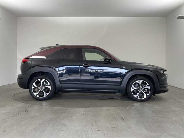 マツダ ＭＸ－３０ロータリーＥＶ エディションR 兵庫県 2023(令5)年 0.5万km 黒Ⅱ ・純正ナビ/Bluetooth/USB/HDMI/TV/・360°ビューモニター/・ビルトインETC/・車間維持制御/・速度標識警報/・ドライバーモニタリング/・前後側方接近車両検知/・車線逸脱警報システム/・ブラインドスポットモニタリング/・ディスタンス＆スピードアラート/・レーンキープアシストシステム/・スマートブレーキサポート/・スマートシティブレーキサポート/・緊急時車線維持支援/・パーキングセンサー/・ヘッドアップディスプレイ/・ハーフレザーシート/・運転席パワーシート/・前席シートヒーター/・革巻きステアリング/・パドルシフト/・ステアリングヒーター/・レーダークルーズコントロール/・アダプティブＬＥＤヘッドライト/・純正18インチアルミホイール