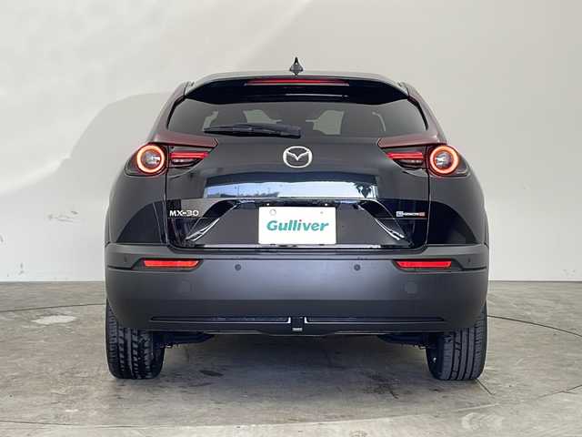 マツダ ＭＸ－３０ロータリーＥＶ エディションR 兵庫県 2023(令5)年 0.5万km 黒Ⅱ ・純正ナビ/Bluetooth/USB/HDMI/TV/・360°ビューモニター/・ビルトインETC/・車間維持制御/・速度標識警報/・ドライバーモニタリング/・前後側方接近車両検知/・車線逸脱警報システム/・ブラインドスポットモニタリング/・ディスタンス＆スピードアラート/・レーンキープアシストシステム/・スマートブレーキサポート/・スマートシティブレーキサポート/・緊急時車線維持支援/・パーキングセンサー/・ヘッドアップディスプレイ/・ハーフレザーシート/・運転席パワーシート/・前席シートヒーター/・革巻きステアリング/・パドルシフト/・ステアリングヒーター/・レーダークルーズコントロール/・アダプティブＬＥＤヘッドライト/・純正18インチアルミホイール