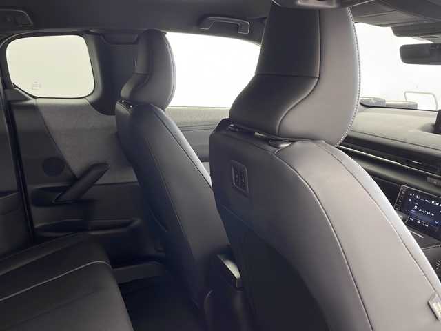 マツダ ＭＸ－３０ロータリーＥＶ エディションR 兵庫県 2023(令5)年 0.5万km 黒Ⅱ ・純正ナビ/Bluetooth/USB/HDMI/TV/・360°ビューモニター/・ビルトインETC/・車間維持制御/・速度標識警報/・ドライバーモニタリング/・前後側方接近車両検知/・車線逸脱警報システム/・ブラインドスポットモニタリング/・ディスタンス＆スピードアラート/・レーンキープアシストシステム/・スマートブレーキサポート/・スマートシティブレーキサポート/・緊急時車線維持支援/・パーキングセンサー/・ヘッドアップディスプレイ/・ハーフレザーシート/・運転席パワーシート/・前席シートヒーター/・革巻きステアリング/・パドルシフト/・ステアリングヒーター/・レーダークルーズコントロール/・アダプティブＬＥＤヘッドライト/・純正18インチアルミホイール