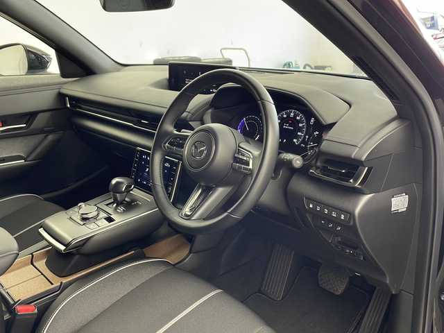 マツダ ＭＸ－３０ロータリーＥＶ エディションR 兵庫県 2023(令5)年 0.5万km 黒Ⅱ ・純正ナビ/Bluetooth/USB/HDMI/TV/・360°ビューモニター/・ビルトインETC/・車間維持制御/・速度標識警報/・ドライバーモニタリング/・前後側方接近車両検知/・車線逸脱警報システム/・ブラインドスポットモニタリング/・ディスタンス＆スピードアラート/・レーンキープアシストシステム/・スマートブレーキサポート/・スマートシティブレーキサポート/・緊急時車線維持支援/・パーキングセンサー/・ヘッドアップディスプレイ/・ハーフレザーシート/・運転席パワーシート/・前席シートヒーター/・革巻きステアリング/・パドルシフト/・ステアリングヒーター/・レーダークルーズコントロール/・アダプティブＬＥＤヘッドライト/・純正18インチアルミホイール