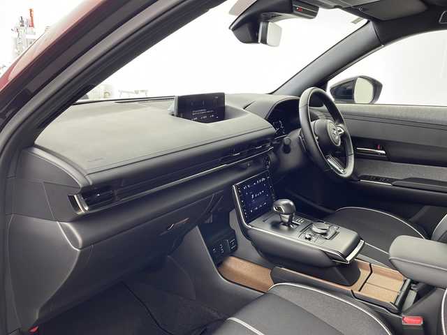 マツダ ＭＸ－３０ロータリーＥＶ エディションR 兵庫県 2023(令5)年 0.5万km 黒Ⅱ ・純正ナビ/Bluetooth/USB/HDMI/TV/・360°ビューモニター/・ビルトインETC/・車間維持制御/・速度標識警報/・ドライバーモニタリング/・前後側方接近車両検知/・車線逸脱警報システム/・ブラインドスポットモニタリング/・ディスタンス＆スピードアラート/・レーンキープアシストシステム/・スマートブレーキサポート/・スマートシティブレーキサポート/・緊急時車線維持支援/・パーキングセンサー/・ヘッドアップディスプレイ/・ハーフレザーシート/・運転席パワーシート/・前席シートヒーター/・革巻きステアリング/・パドルシフト/・ステアリングヒーター/・レーダークルーズコントロール/・アダプティブＬＥＤヘッドライト/・純正18インチアルミホイール